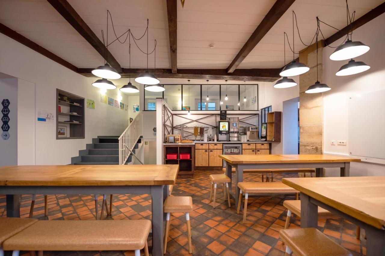 Mije Marais Hostel Paris Bagian luar foto The kitchen and dining room at the International House