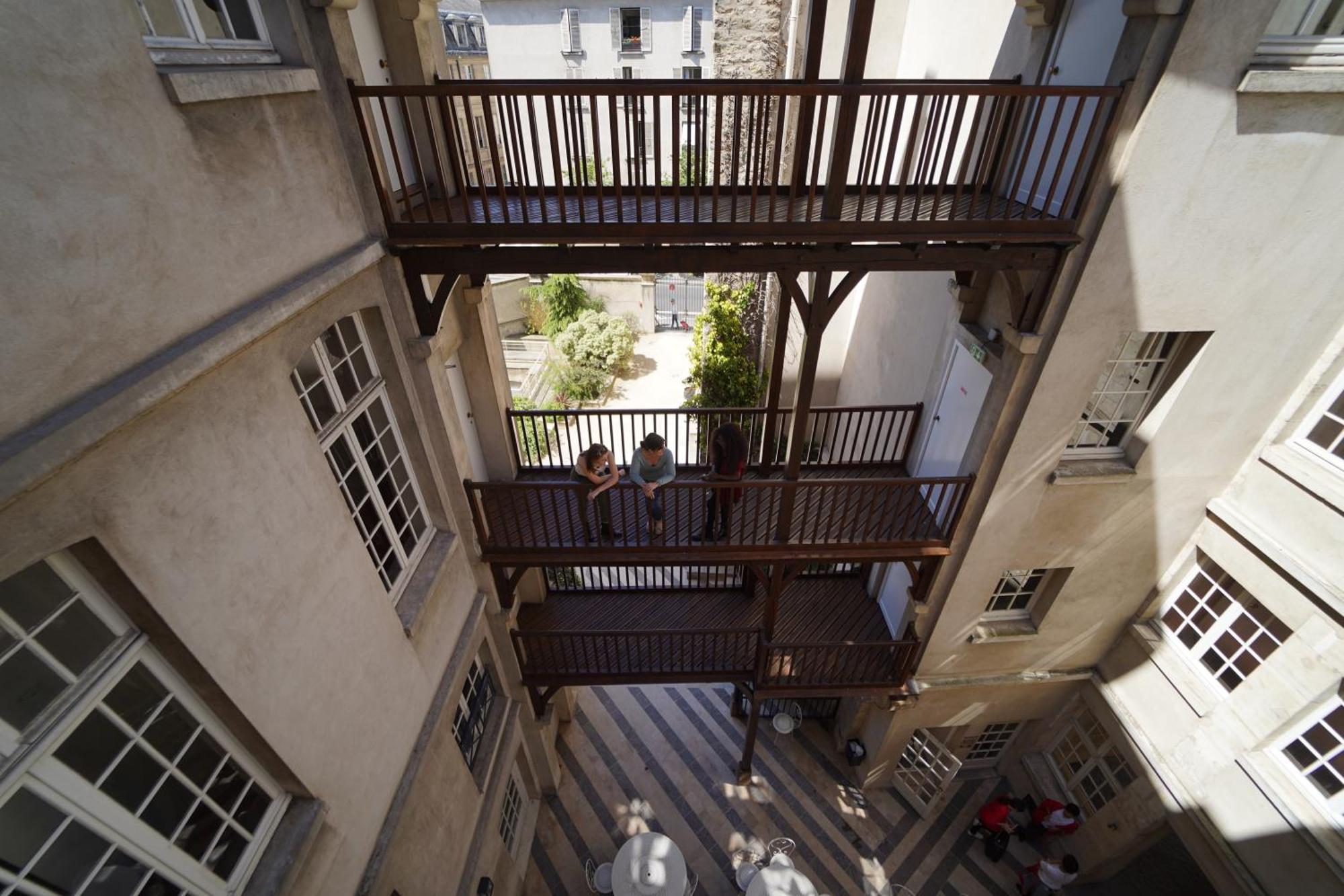 Mije Marais Hostel Paris Bagian luar foto The courtyard of the museum