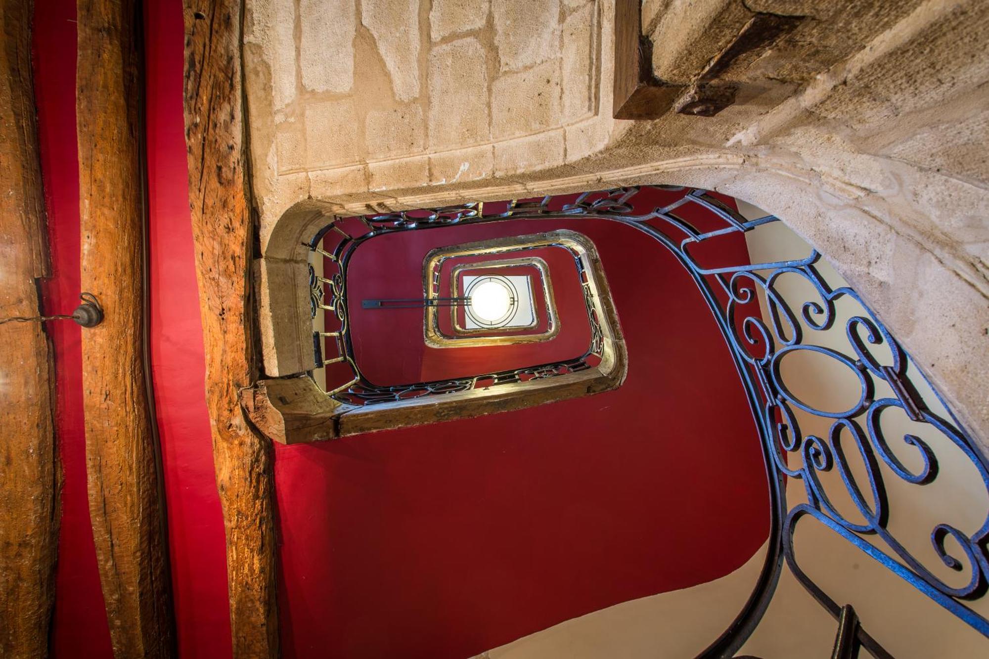 Mije Marais Hostel Paris Bagian luar foto Staircase