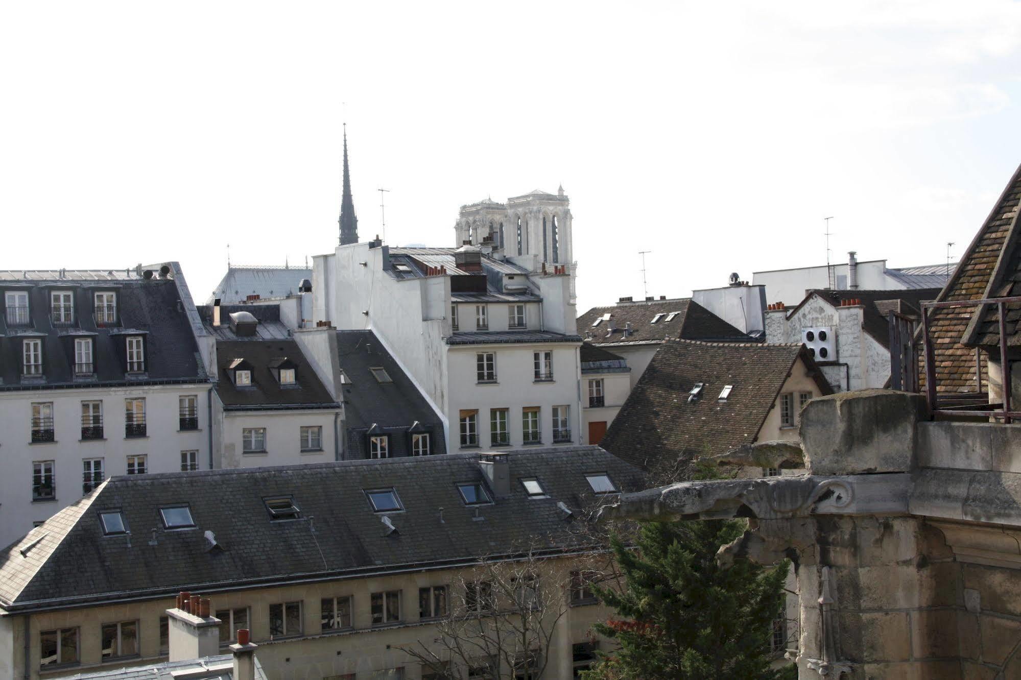 Mije Marais Hostel Paris Bagian luar foto The roofs of Paris