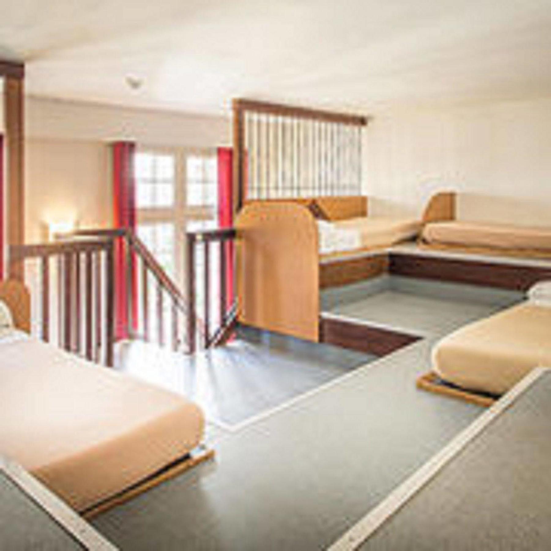 Mije Marais Hostel Paris Bagian luar foto A typical bedroom at the school