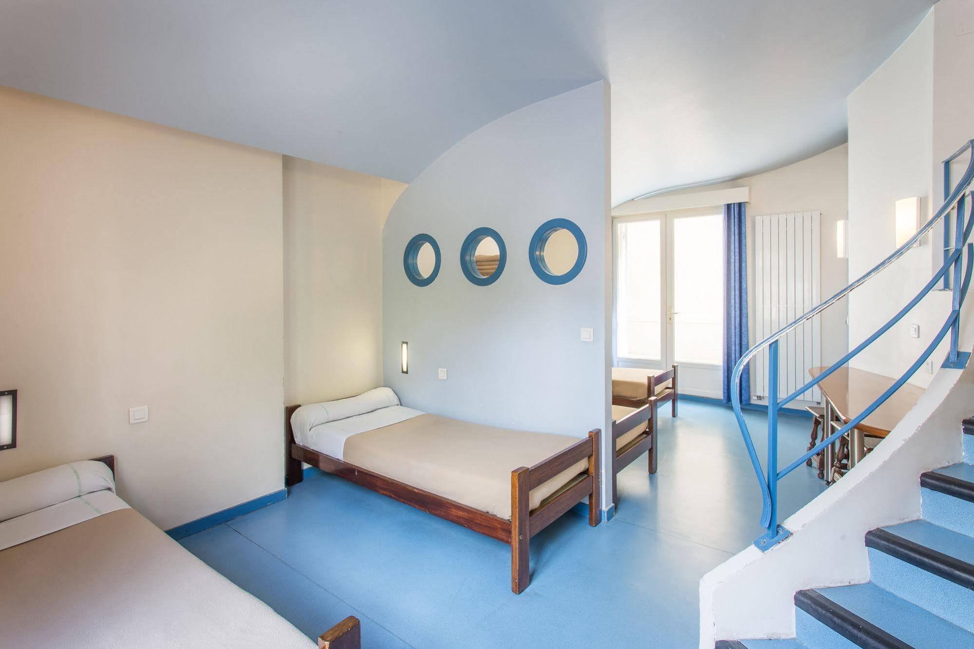 Mije Marais Hostel Paris Bagian luar foto A room at the Centre hospitalier universitaire vaudois (CHUV) in Lausanne, Switzerland