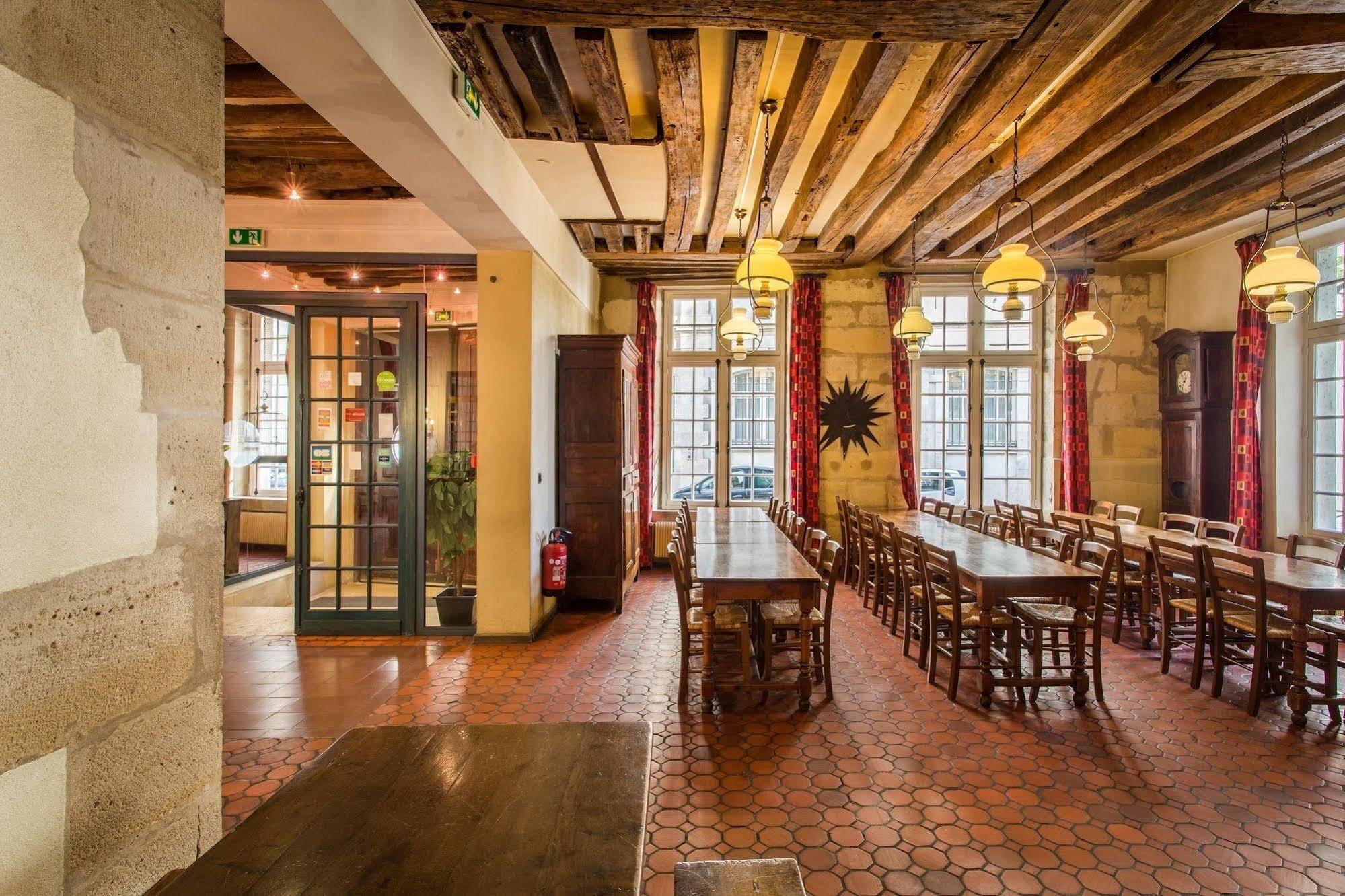 Mije Marais Hostel Paris Bagian luar foto The interior of the restaurant