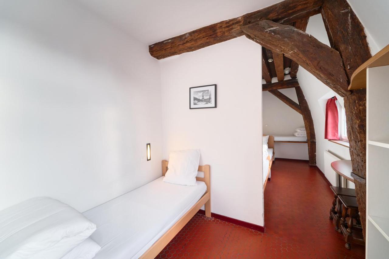 Mije Marais Hostel Paris Bagian luar foto A typical room at the hotel